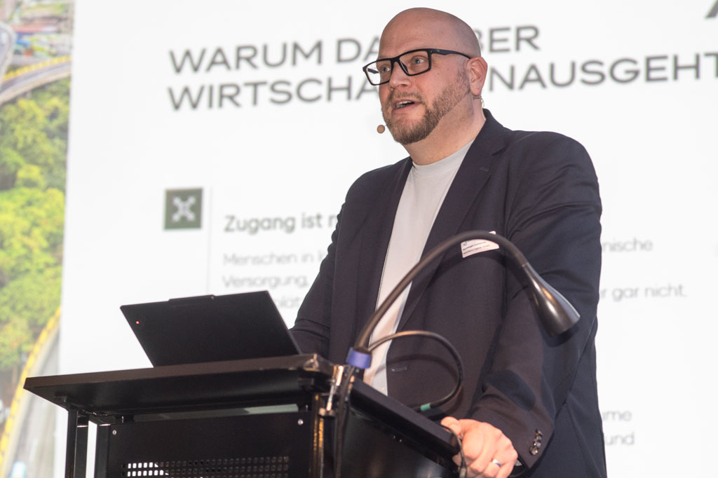 Forum Fabrik der Zukunft mit Norman Koerschulte von Morpheus Logistik GmbH Forum Fabrik der Zukunft mit Norman Koerschulte von Morpheus Logistik GmbH